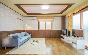 Family Room (B) | Living area