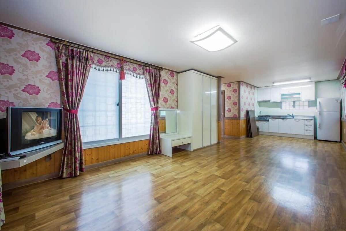 Duplex | Living area | Flat-screen TV
