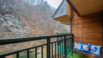 Traditional Room (B) | Balcony view