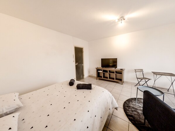 1 bedroom, WiFi, bed sheets