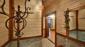 Appartement, piscine privée (incl. 1 hour sauna) | Coin séjour | Télévision à écran plat