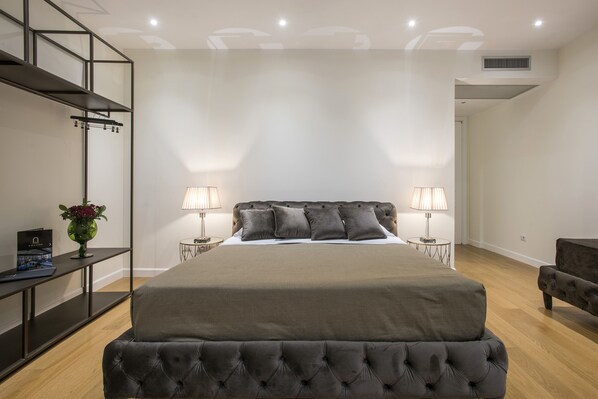 1 chambre, coffres-forts dans les chambres, fer et planche à repasser