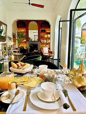 Free daily continental breakfast