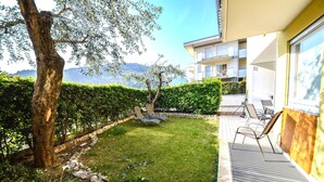 Unclassified image, 4 of 13, button - Lake & Pool (Nago-Torbole)