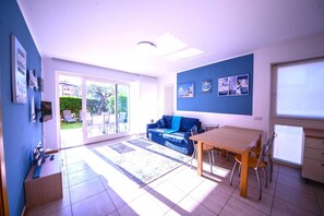 Appartement, 2 chambres | Coin séjour | Télévision à écran plat