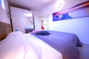 شقة - غرفتا نوم | 2 عدّة غرف نوم ومكواة/لوح كي وواي فاي مجانًا وملاءات أس رّة