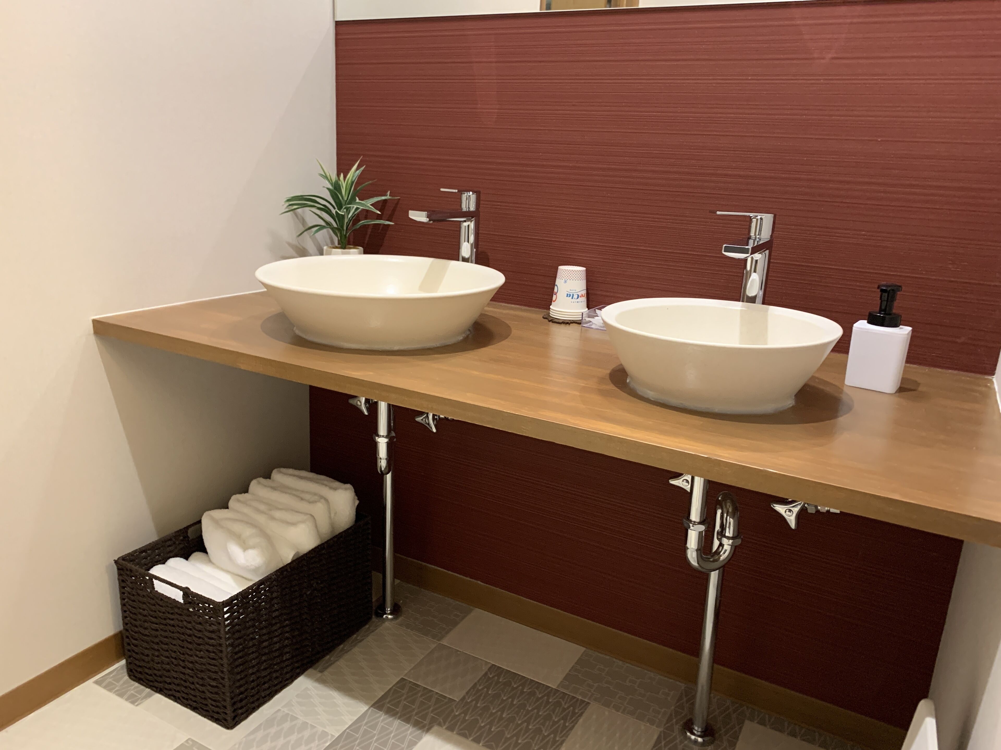 Zimmer (Main Building, 2F) | Badezimmer | Badewanne und Dusche (separat), kostenlose Toilettenartikel