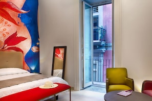 Deluxe Room | Minibar, in-room safe, individually decorated, individually furnished - Napoli Time (Naples)