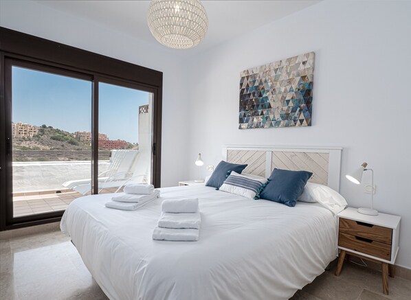 2 bedrooms, iron/ironing board, free WiFi