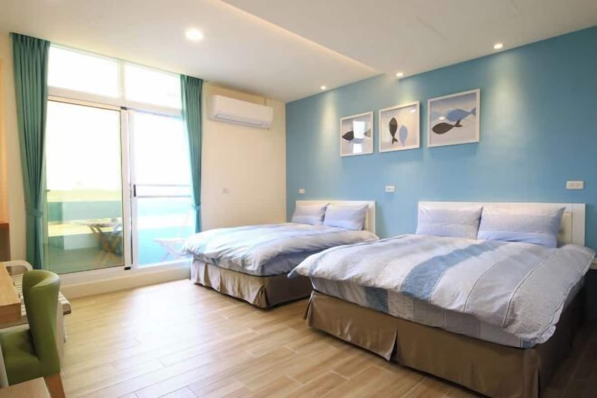 Literie de qualité, couette en duvet, lit avec matelas à plateau-coussin