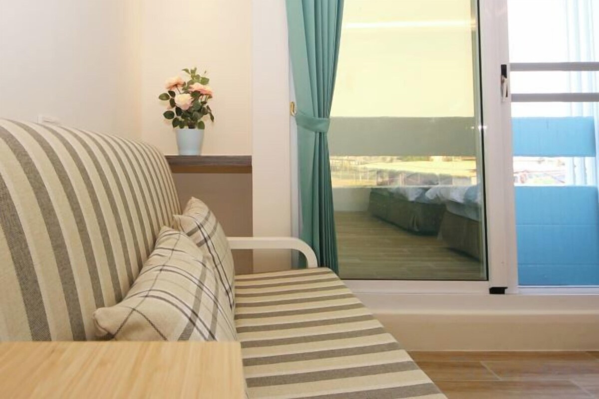 Premium bedding, down duvets, pillow-top beds, blackout curtains