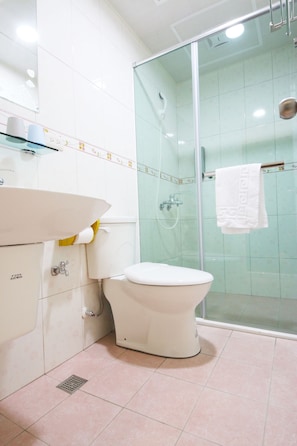 Deluxe Double Room | Bathroom
