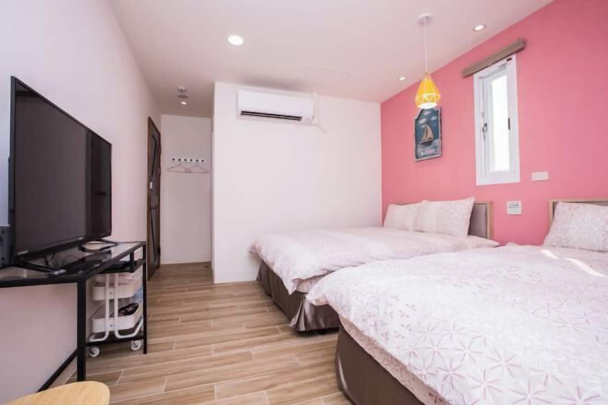 Literie de qualité, couette en duvet, lit avec matelas à plateau-coussin