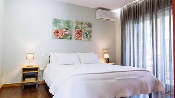 2 bedrooms, laptop workspace, blackout curtains, soundproofing