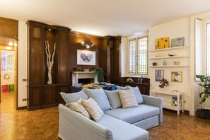 32-inch flat-screen TV with digital channels, TV, fireplace - notaMi - Casagrande 1920 (Milan)