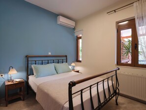 4 bedrooms, iron/ironing board, free WiFi, bed sheets - Private Villa with Pool & Jacuzzi | Organic Garden | Ideal for Families (RETHYMNO)