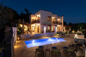 Outdoor pool - Private Villa with Pool & Jacuzzi | Organic Garden | Ideal for Families (RETHYMNO)