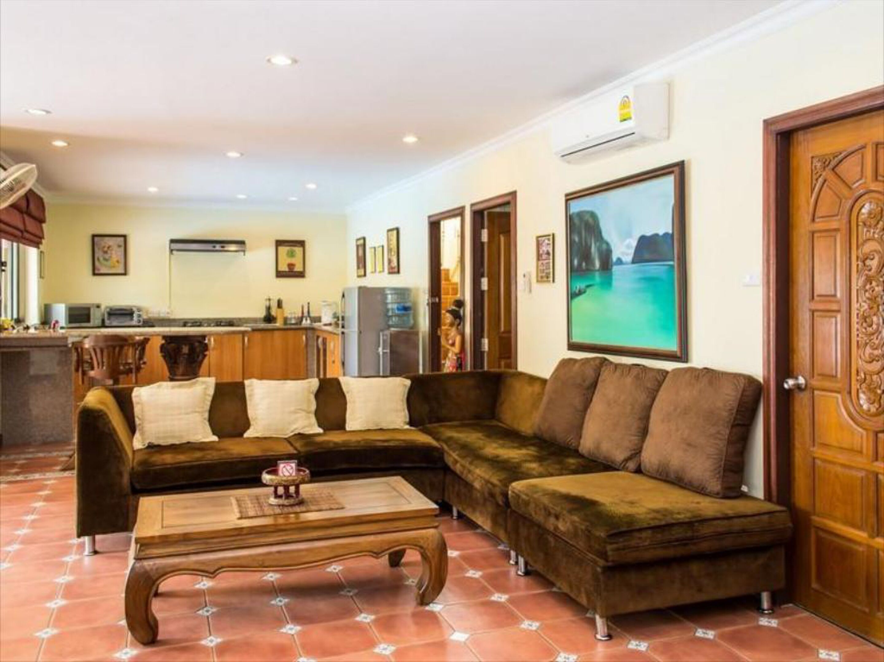 Smart TV, fireplace