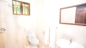 Deluxe Double Room | Bathroom