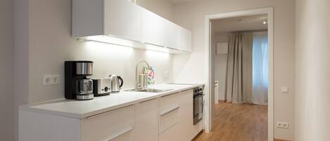 電冰箱、微波爐、爐台、洗碗機