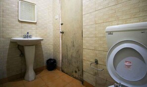 Shower, hydromassage showerhead, towels, soap