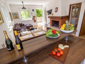 Dining - Apartment Karla - Two-Bedroom Apartment with Sea View (Korcula)