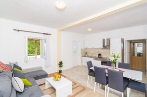 Interior - Villa Dalmatian Gem - Two-Bedroom Villa with Terrace and Swimming Pool (Vodovada)