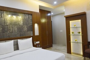 ファミリー アパートメント | エジプト綿のシーツ、高級寝具、羽毛の掛け布団、セレクト コンフォート製ベッド