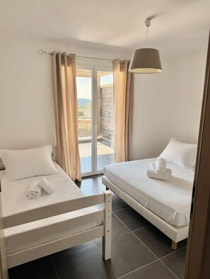 3 bedrooms, iron/ironing board, travel crib, free WiFi - Duplex with terraces, 500m from the beach, sea view in residence with swimming pool (Pinarellu)