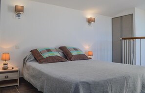 3 bedrooms, iron/ironing board, travel cot, free WiFi