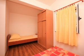 1 bedroom, WiFi, bed sheets