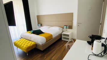 Habitación superior con 1 cama doble o 2 individuales, balcón | Ropa de cama de alta calidad y edredones de plumas