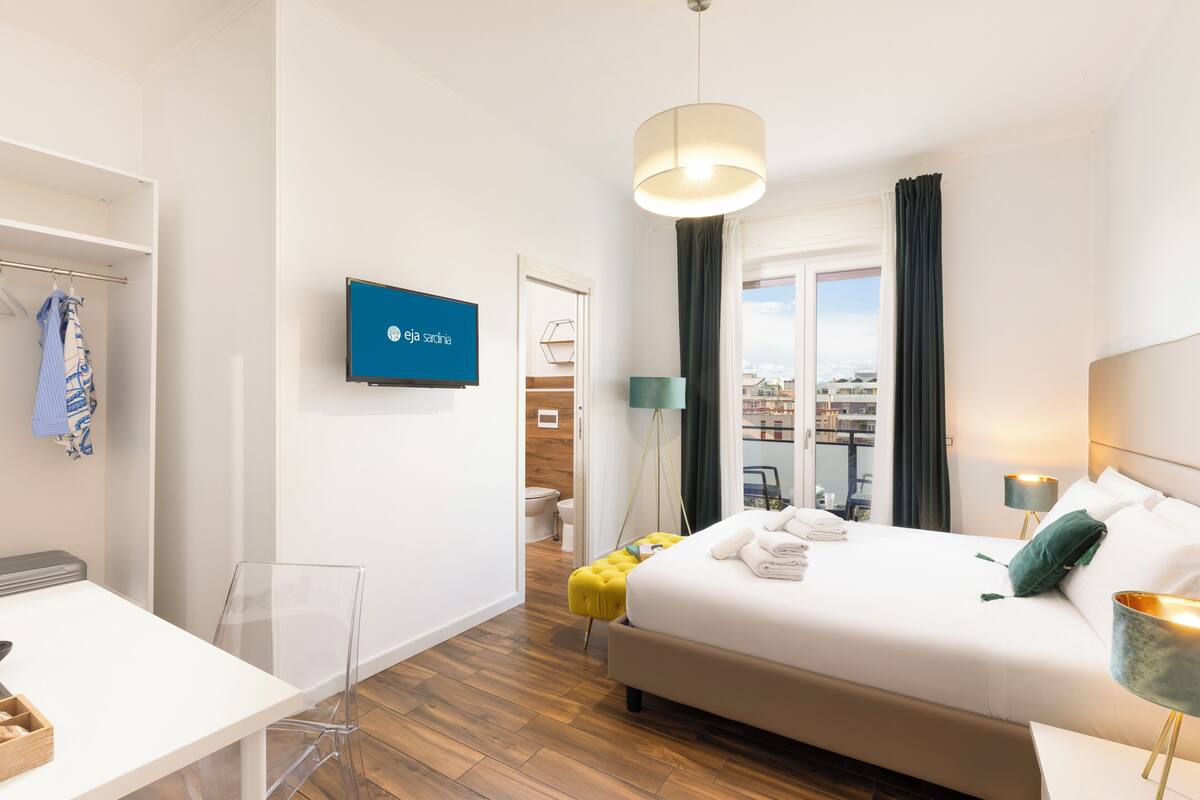 Habitación superior con 1 cama matrimonial o 2 individuales, balcón | Ropa de cama de alta calidad, edredón y camas con efecto memoria 