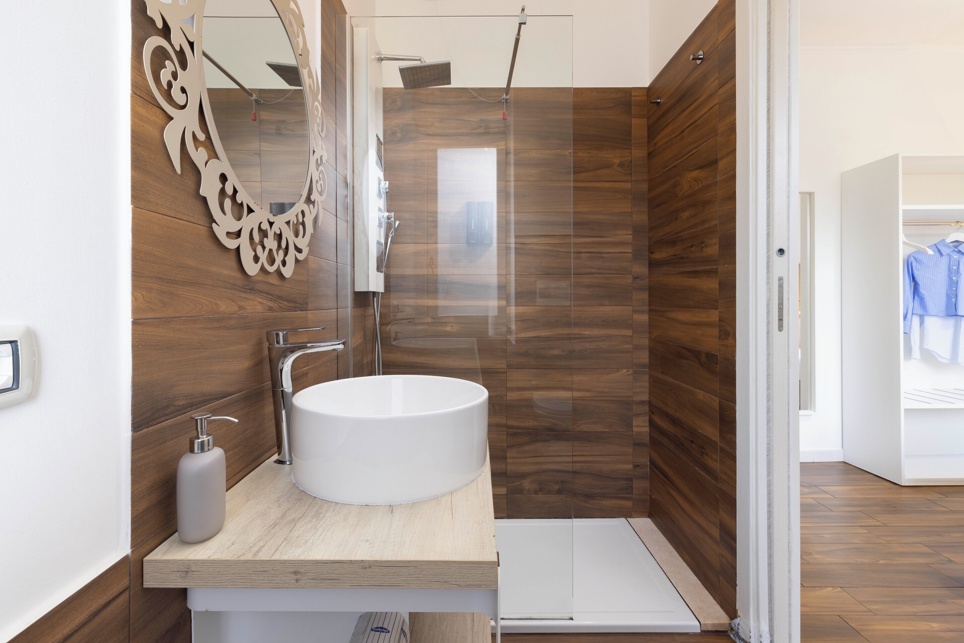 Chambre Double Supérieure, balcon | Salle de bain | Douche, douche hydromassante, sèche-cheveux, bidet
