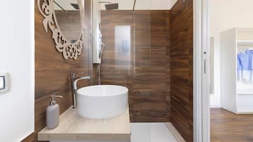 Superior Double Room, Balcony | Bathroom | Shower, hydromassage showerhead, hair dryer, bidet