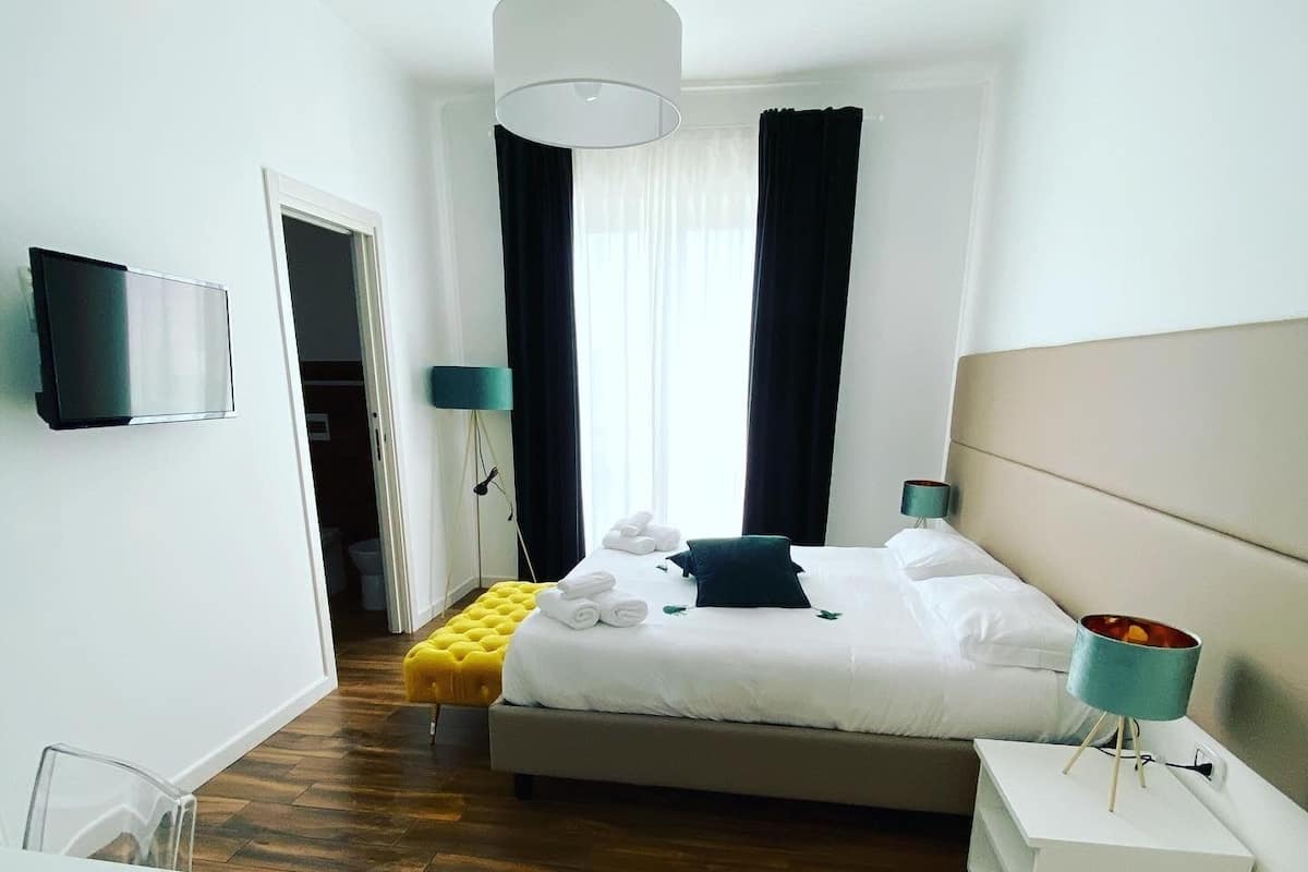 Habitación superior con 1 cama matrimonial o 2 individuales, balcón | Ropa de cama de alta calidad, edredón y camas con efecto memoria
