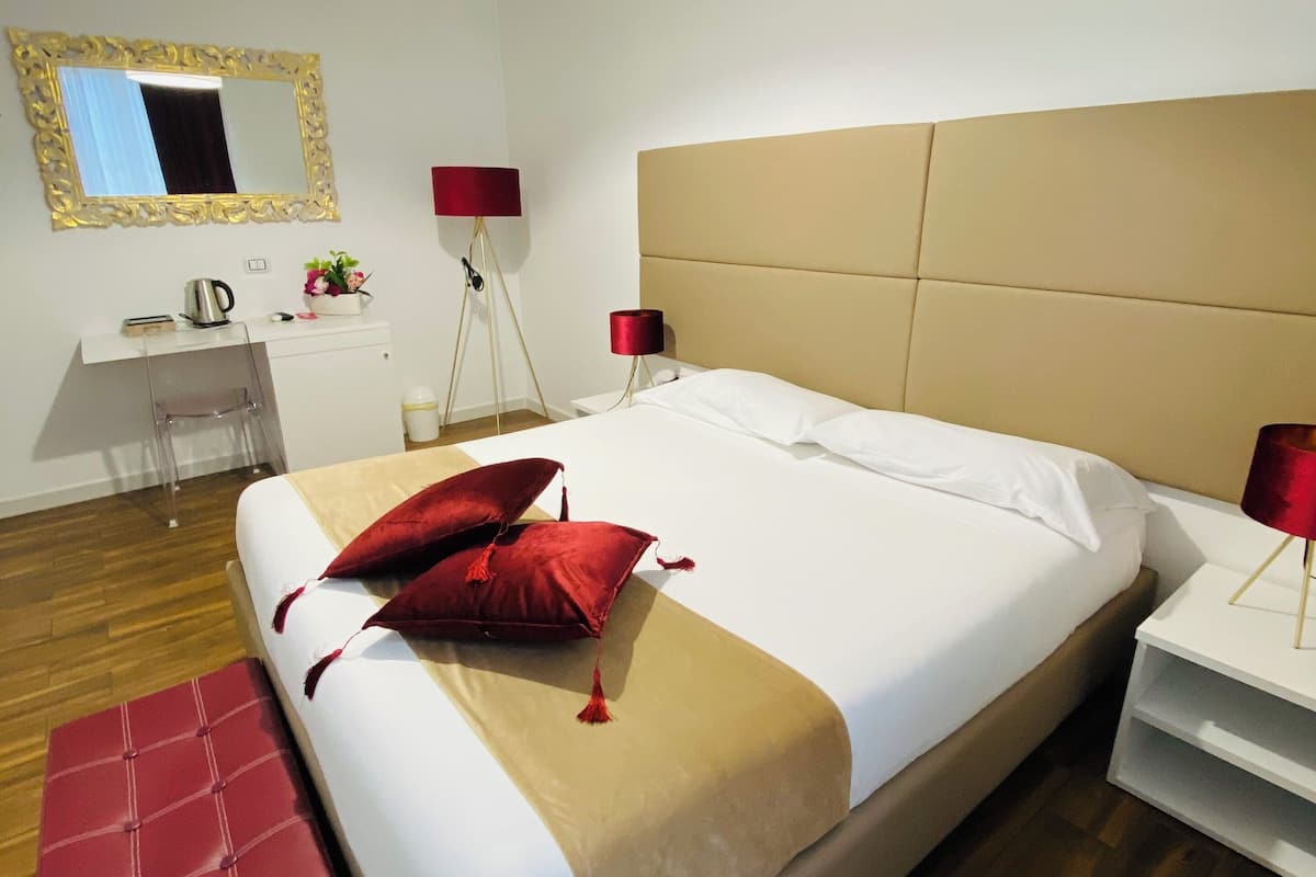 Habitación doble estándar | Ropa de cama de alta calidad, edredón y camas con efecto memoria