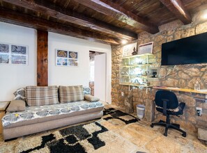 TV, fireplace, ping pong