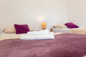 2 bedrooms, iron/ironing board, Internet, bed sheets