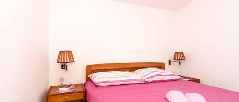 1 bedroom, WiFi, bed sheets