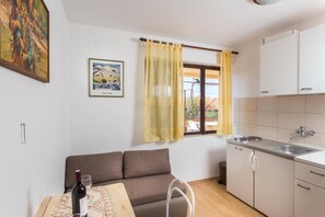 Fernseher, Tischtennisplatte