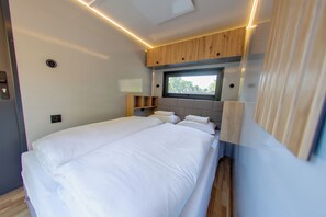 Deluxe room | 노트북 작업 공간, 암막 커튼, 무료 WiFi, 침대 시트