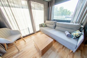 Deluxe room | 거실 공간 | 평면 TV