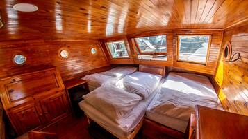 Classic Room - rentable sauna or hot tub | 1 bilik tidur, ruang kerja komputer riba, langsir/tirai gelap terus