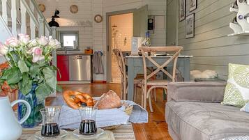 Fernseher, Kamin, DVD-Player