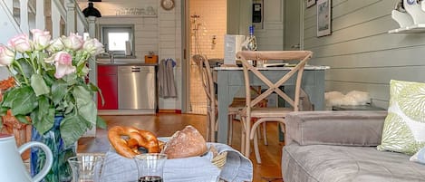 TV, fireplace, DVD player