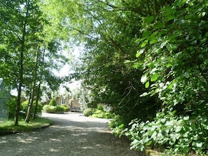 المنطقة المحيطة بالمنشأة