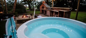 Luxury 5 star cottage with 6 bedrooms and 3 bathrooms