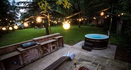 Luxury 5 star cottage with 6 bedrooms and 3 bathrooms