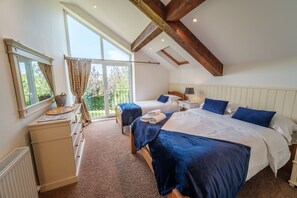 4 soverom, strykejern/-brett, internettilgang og sengetøy